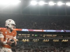 Repleto de drama, Michigan e Texas voltam ao futebol no Citrus Bowl