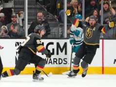 Golden Knights irrompe com 5 gols no primeiro lugar, mantém domínio sobre Sharks