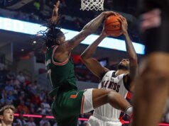 O calouro Shelton Henderson lidera Miami na batalha contra o norte da Flórida