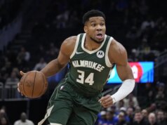 Bucks F Giannis Antetokounmpo retorna ao time titular contra Bulls