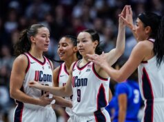 UConn permanece em primeiro lugar com as sete melhores equipes inalteradas