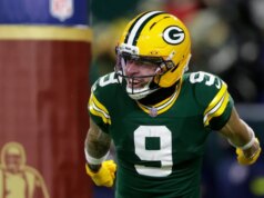 Packers WR Christian Watson treina, ‘lutando para jogar’ contra Bears