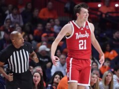 O nº 23 de Nebraska supera o nº 13 de Illinois com cestas de 3 pontos no último segundo