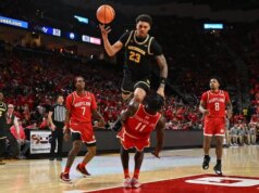 O número 2 do Michigan permanece perfeito com vitória sobre Maryland