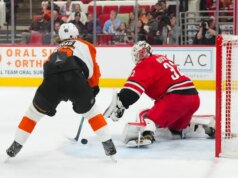 Brandon Bussi e Hurricanes venceram Flyers novamente em tiroteio