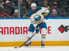 Sabres D Conor Timmins quebra a perna, afastado de 6 a 8 semanas