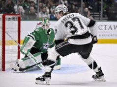 Casey DeSmith, Stars ampliam queda de pontuação de Kings