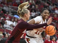 Resumo das 25 melhores mulheres: Nº 1 UConn derrota Nº 11 em Iowa