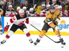Devils derrota Golden Knights no gol de Jesper Bratt nos pênaltis