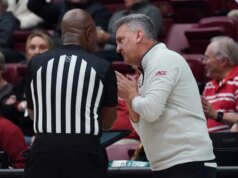 Ebuka Okorie marca 18 lances livres na vitória de Stanford sobre o Colorado