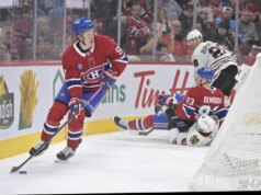 A noite de 2 gols de Zachary Bolduc leva Canadiens a superar Blackhawks