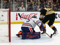 Tristan Jarry sai mais cedo como Connor McDavid, Oilers lidera Bruins