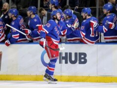 Rangers participam de um rali animado para o encontro contra Predadores