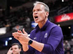 Nick Martinelli marca 32 pontos na vitória de Northwestern sobre Howard