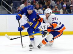 Sabres perdem vantagem inicial, melhores ilhéus em tiroteio