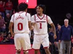 Tariq Francis (34) de Rutgers afunda Penn no último segundo 3