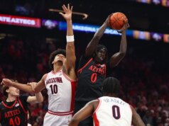 O número 1 do Arizona aumenta o D e limita o estado de San Diego a forty five pontos