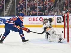 Oilers marcam os primeiros quatro gols e seguram Golden Knights por um