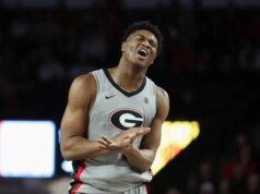 O número 23 da Geórgia se afasta no segundo tempo para derrotar a Geórgia Ocidental