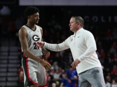 Nº 23, Geórgia, aproveita a recuperação do segundo tempo para superar Lengthy Island