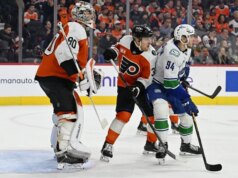 Quarta linha brilha enquanto Flyers encerra sequência de vitórias de Canucks