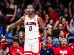 O número 1 do Arizona enfrenta o estado de Dakota do Sul, buscando permanecer invicto