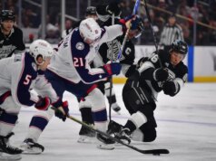 Blue Jackets marcam 3 gols de power-play e descartam Kings
