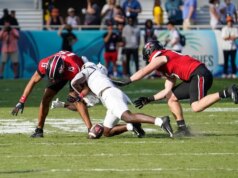 Isaac Brown ajuda Louisville a construir liderança e segurar Toledo no Boca Raton Bowl