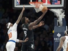 Anthony Edwards e Julius Randle lideram os Wolves contra os Knicks com poucos jogadores