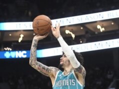 Hornets usam bola profunda para afundar Wizards