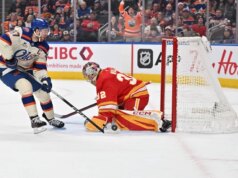 Leon Draisaitl e Connor McDavid dos Oilers derrotam Flames