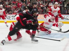 Furacões derrapam com 3 gols no segundo período contra Wings