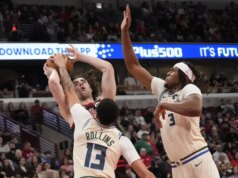 Giannis Antetokounmpo retorna para liderar o Bucks na vitória sobre o Bulls