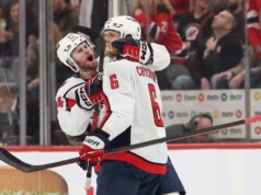 Alex Ovechkin e Caps empatam em 3º, eliminam Devils no OT
