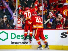 Skidding Bruins abre swing no oeste do Canadá contra chamas crescentes