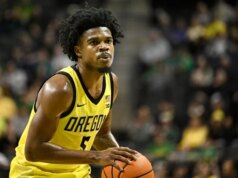 Nate Bittle impulsiona Oregon para uma vitória convincente sobre Omaha