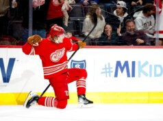 O vencedor do OT de Simon Edvinsson empurra os Pink Wings para ultrapassar os Maple Leafs