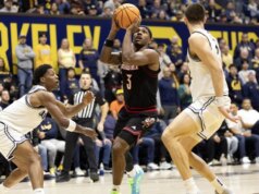 Ryan Conwell marca 26 quando o número 16 de Louisville derruba Cal