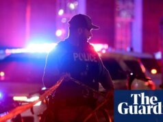 Duas pessoas mortas e oito feridas em tiroteio em massa na Universidade Brown, dizem autoridades