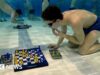 Assista: Campeões de xadrez subaquático competem pelo título mundial