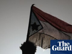 Arábia Saudita bombardeia o Iêmen por carregamento de armas e afirma que os Emirados Árabes Unidos foram enviados aos separatistas