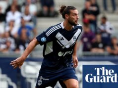 Andy Carroll comparecerá ao tribunal após prisão e acusação de violação da ordem