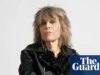 Chrissie Hynde: ‘Furei a orelha de Johnny Rotten em um banheiro com um brinco e uma barra de sabão’