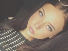 Família presta homenagem à filha, de 13 anos, enquanto a polícia da Grande Manchester investiga a morte