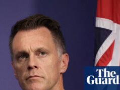 Até recentemente, Chris Minns cortejava o partido Shooters. Agora ele quer leis mais rígidas sobre armas