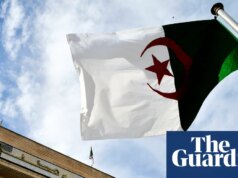 Argélia aprova lei que declara a colonização francesa um crime