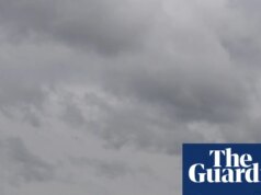 Praticantes de rise up paddle resgatados após serem arrastados por mais de 10 km pela Baía de Port Phillip em uma provação de três horas