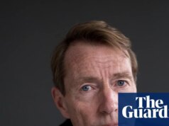 Thrillers deveriam estar no currículo escolar do Reino Unido para estimular a leitura, diz Lee Youngster