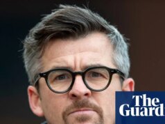 Joey Barton recebe pena de prisão suspensa por postagens ofensivas nas redes sociais