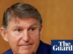 Manchin pede aos legisladores que parem de agir em ‘modo de ataque’ em meio à violência política